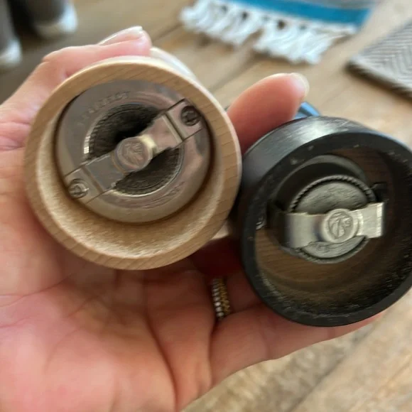 Peugeot Salt & Pepper Grinders MCM Minimalist 4” tall - Picture 4 of 10